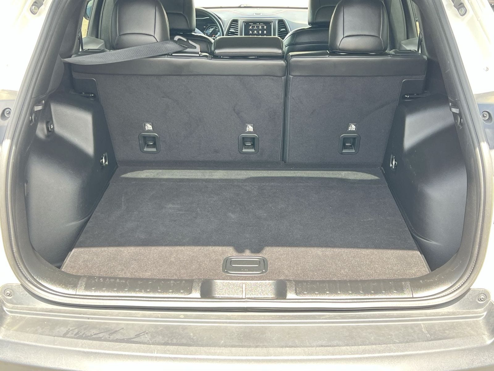 Thumbnail: 2019 Jeep Cherokee - 34