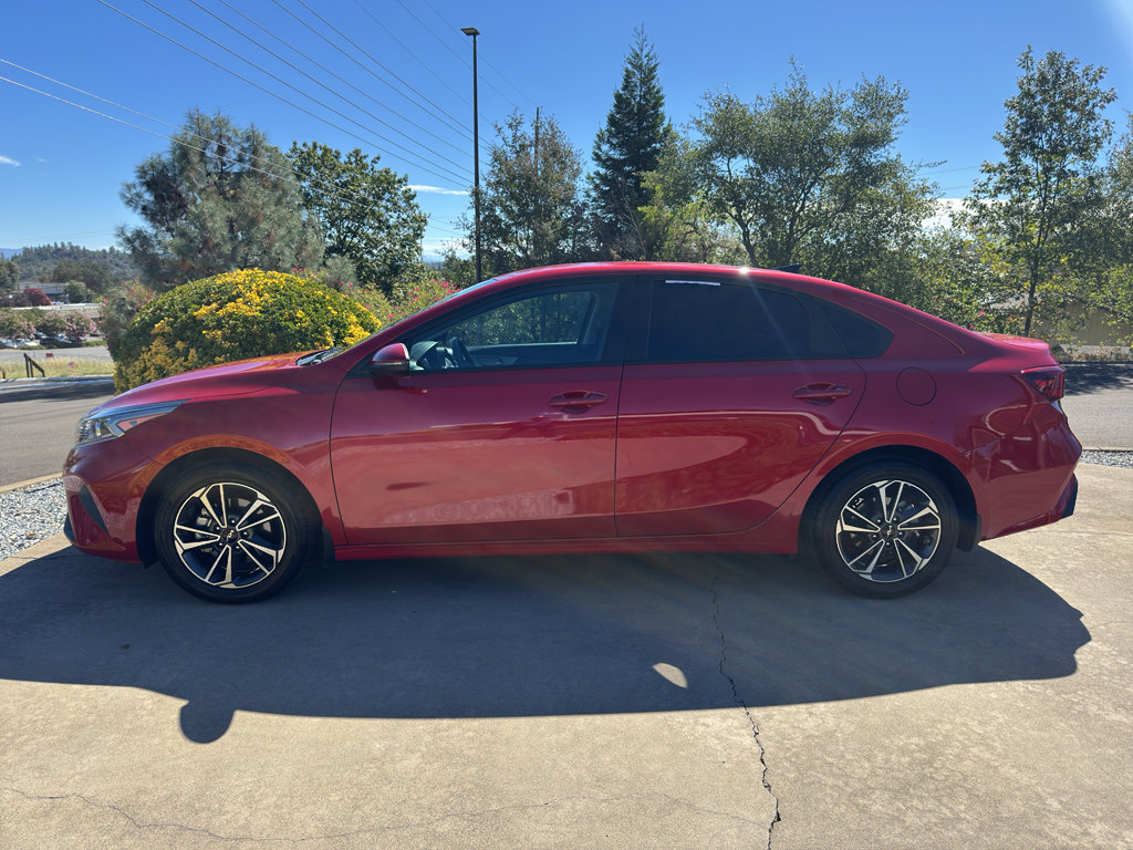 2024 Kia Forte LXS - Photo 8
