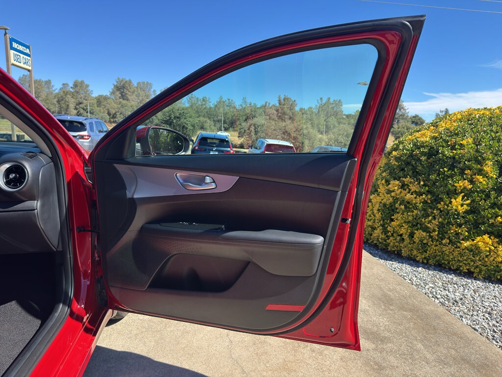 2024 Kia Forte LXS - Photo 16