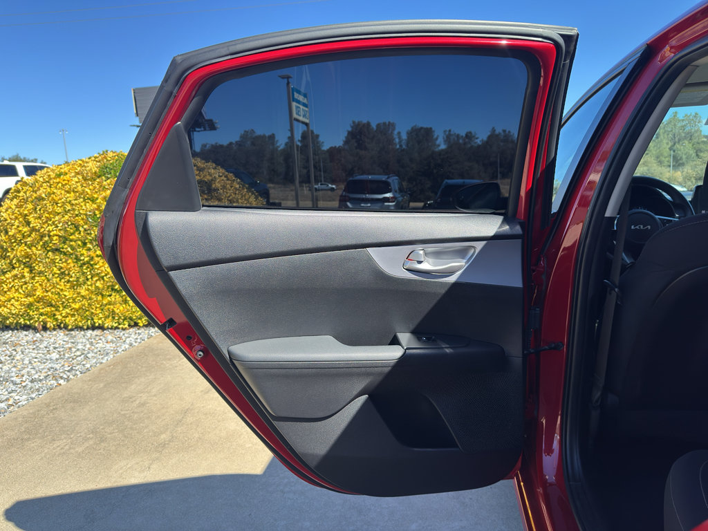 2024 Kia Forte LXS - Photo 17