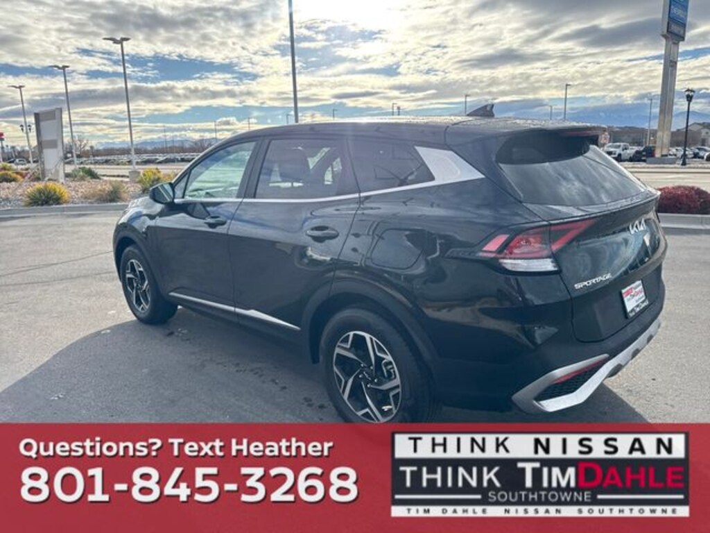 Used 2024 Kia Sportage LX SUV