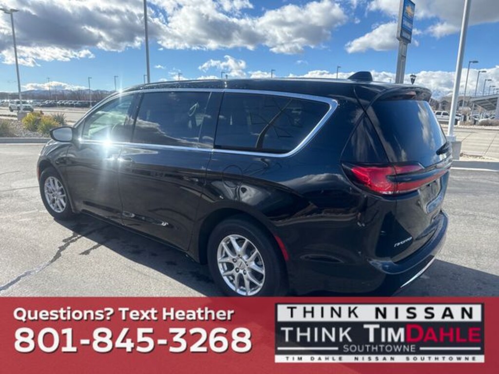 Used 2025 Chrysler Pacifica Select Van Passenger Van