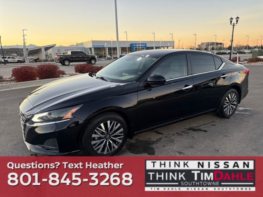 Used 2023 Nissan Altima 2.5 SV Sedan