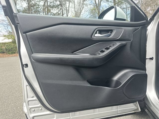 2024 Nissan Rogue SV - Photo 14