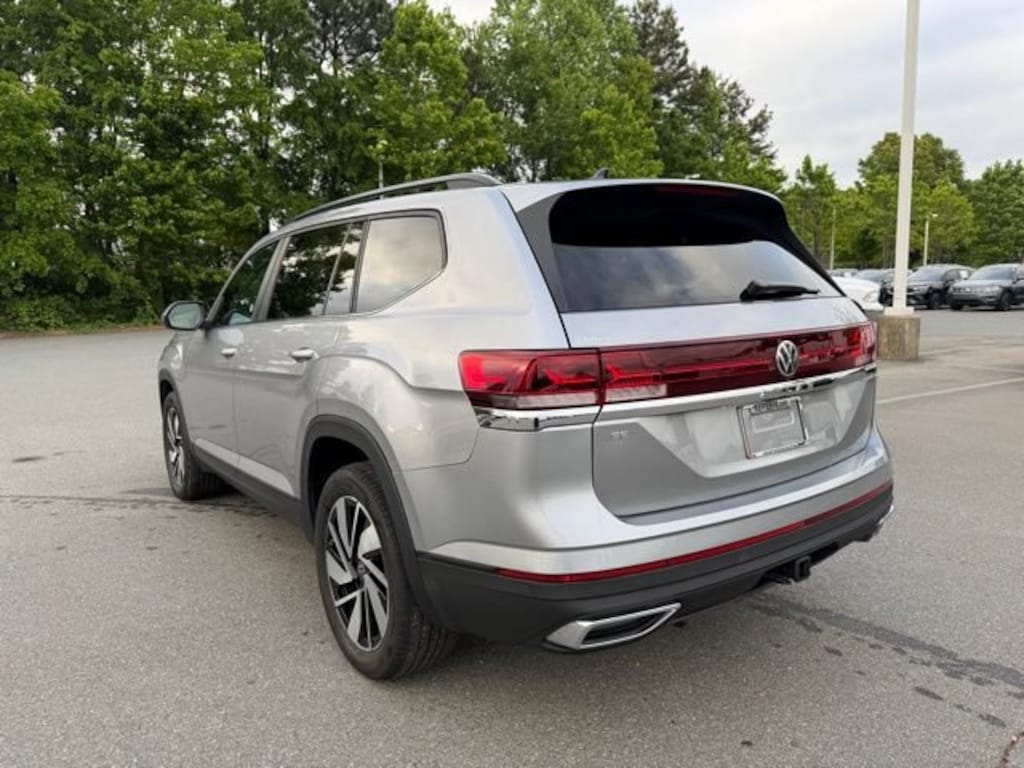 Used 2025 Volkswagen Atlas 2.0T SE w/Technology SUV