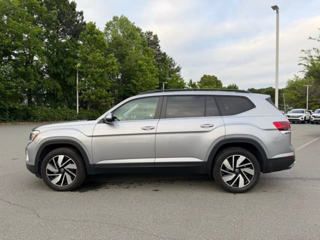 Used 2025 Volkswagen Atlas 2.0T SE w/Technology SUV