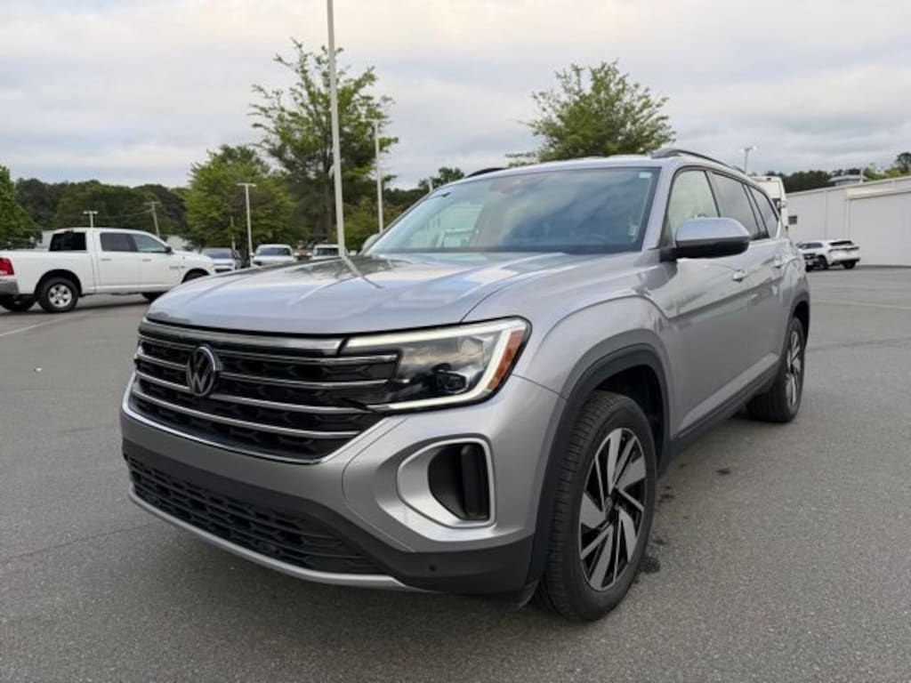 Used 2025 Volkswagen Atlas 2.0T SE w/Technology SUV