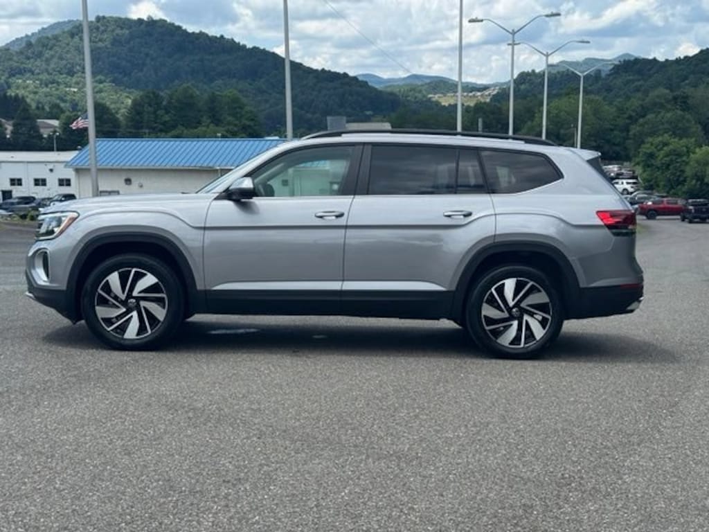 Used 2025 Volkswagen Atlas 2.0T SE w/Technology SUV