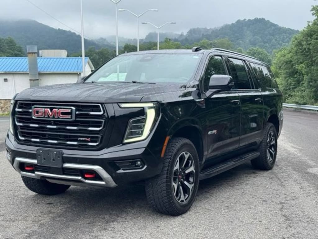 Used 2025 GMC Yukon XL AT4 SUV