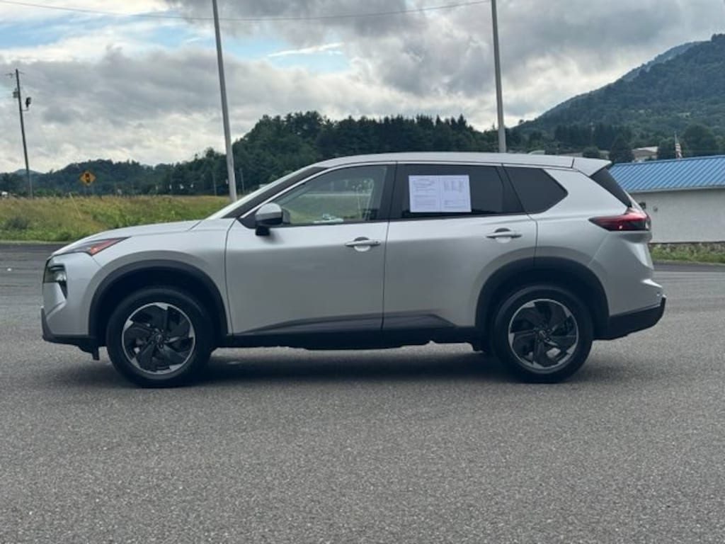 Used 2024 Nissan Rogue SV Intelligent AWD SUV
