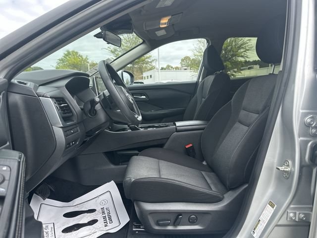 2024 Nissan Rogue SV - Photo 12