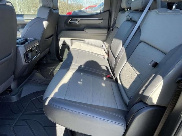 2025 Chevrolet Silverado 1500 ZR2 - Photo 10