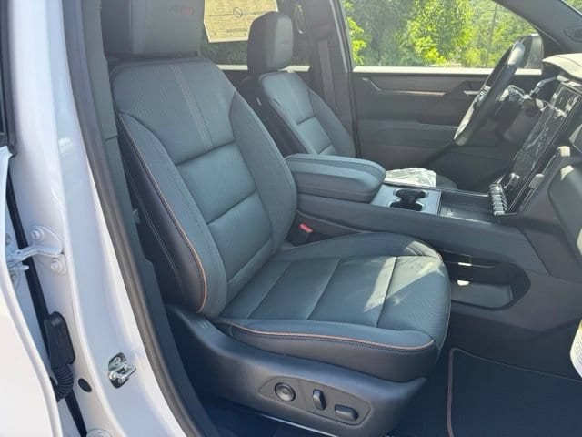 2026 GMC Acadia AT4 - Photo 25