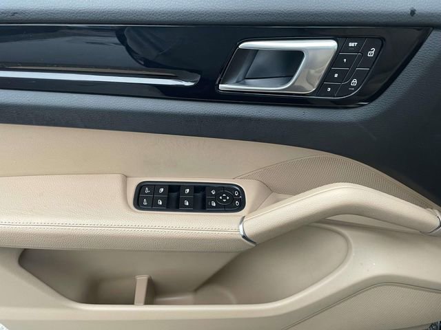 2023 Porsche Cayenne Base - Photo 16