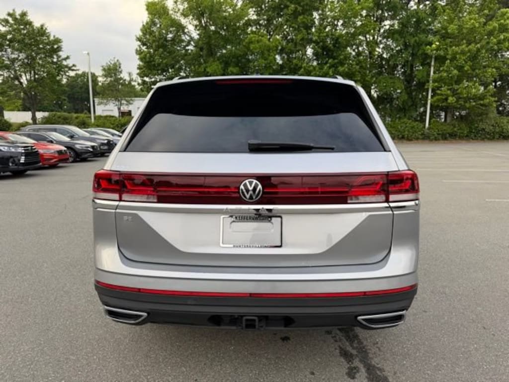 Used 2025 Volkswagen Atlas 2.0T SE w/Technology SUV
