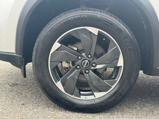 2024 Nissan Rogue SV - Photo 10