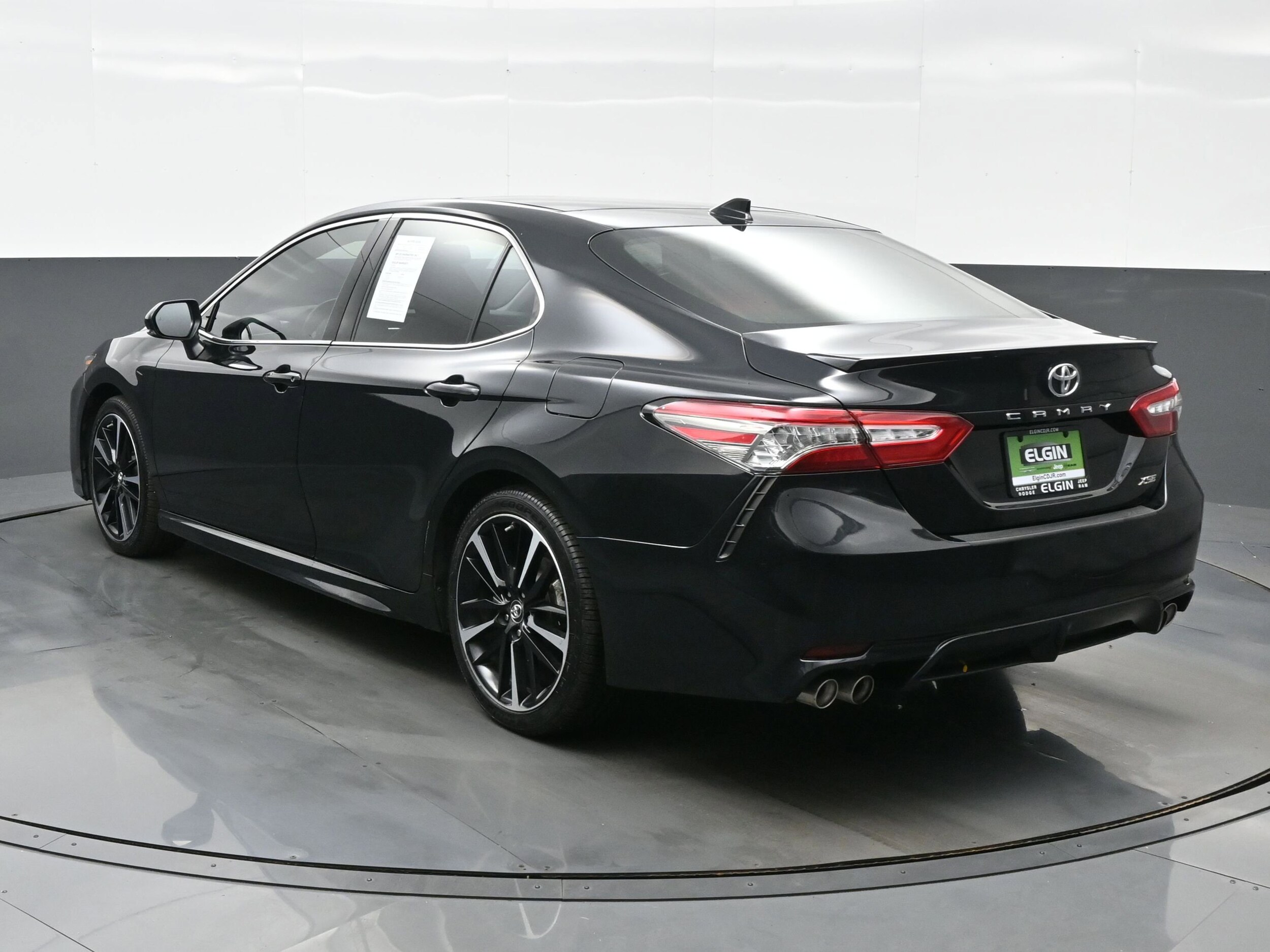 2019 Toyota Camry XSE photo 4