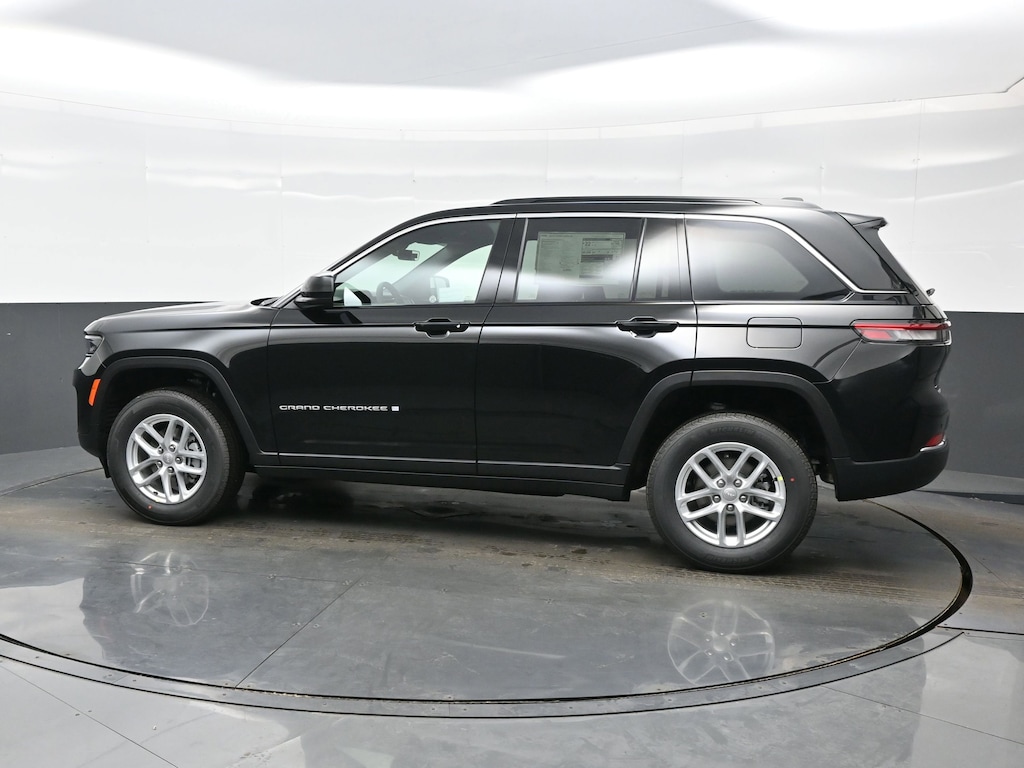 New 2026 Jeep Grand Cherokee LAREDO 4X4 Sport Utility
