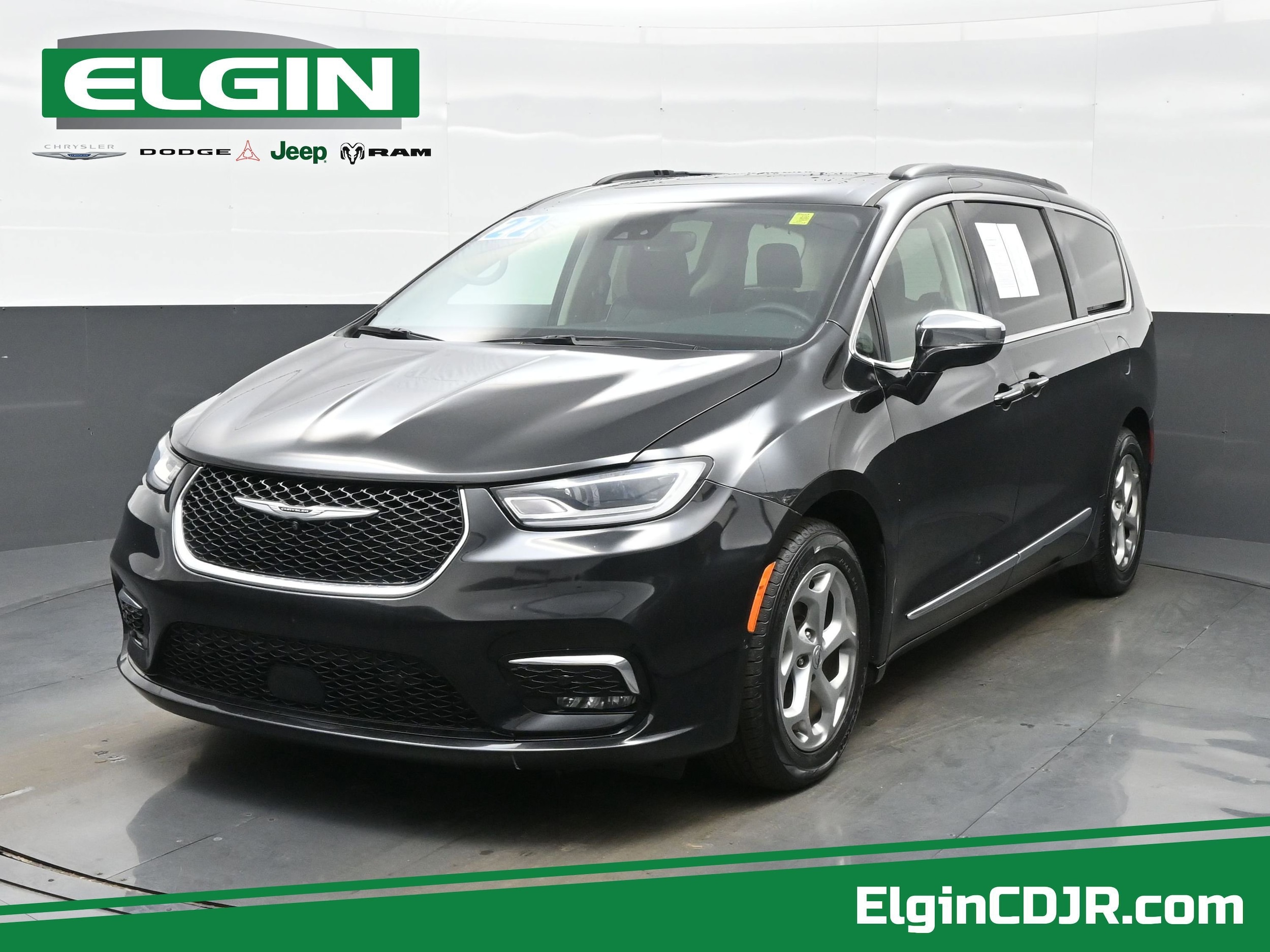 2022 Chrysler Pacifica Limited's photo