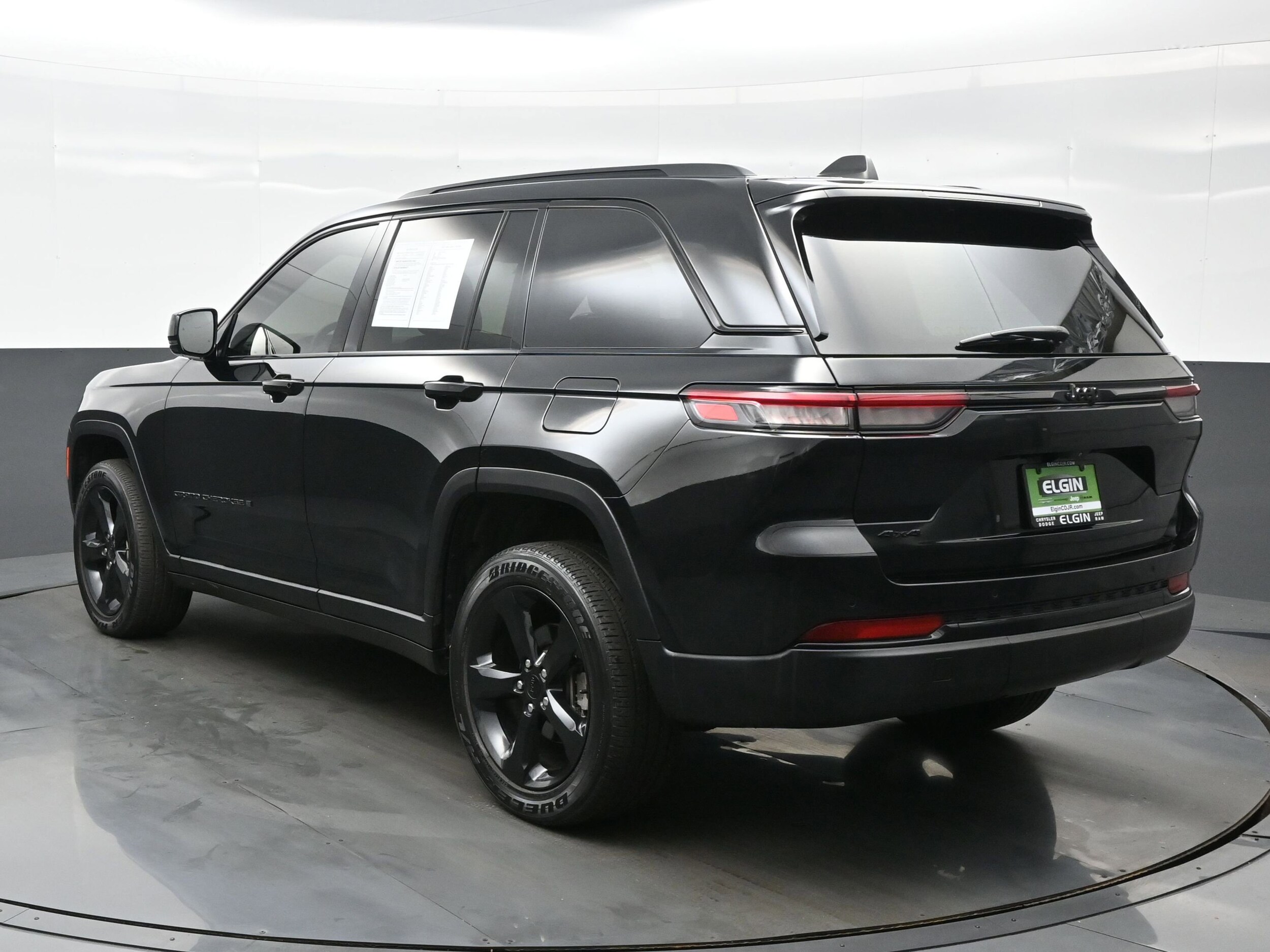2023 Jeep Grand Cherokee Altitude photo 3