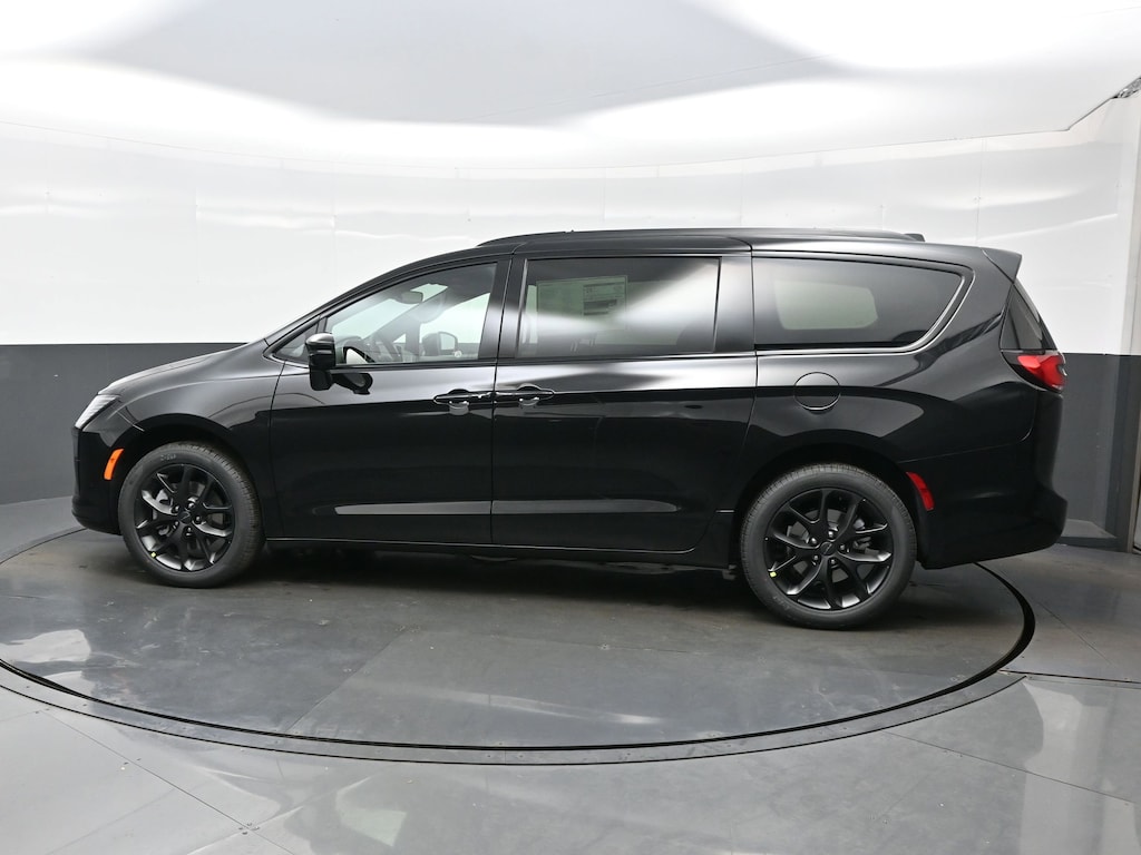 New 2027 Chrysler Pacifica LIMITED AWD Passenger Van