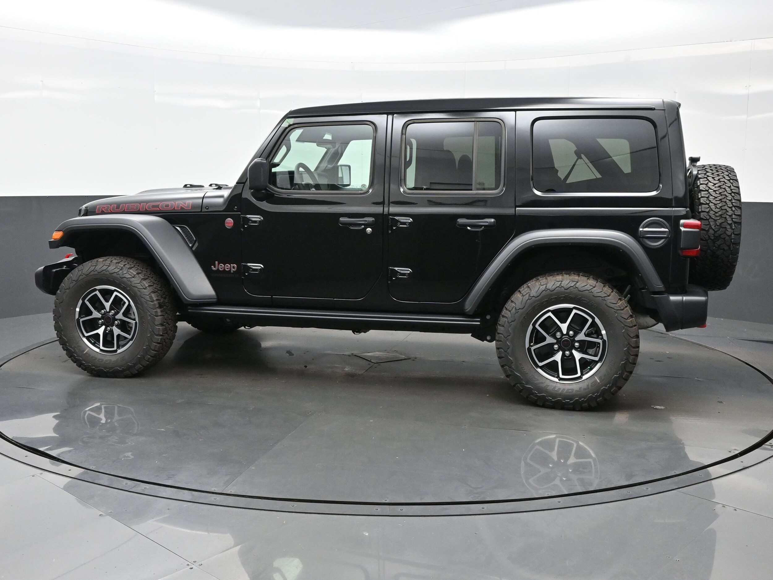 2025 Jeep Wrangler Rubicon photo 3