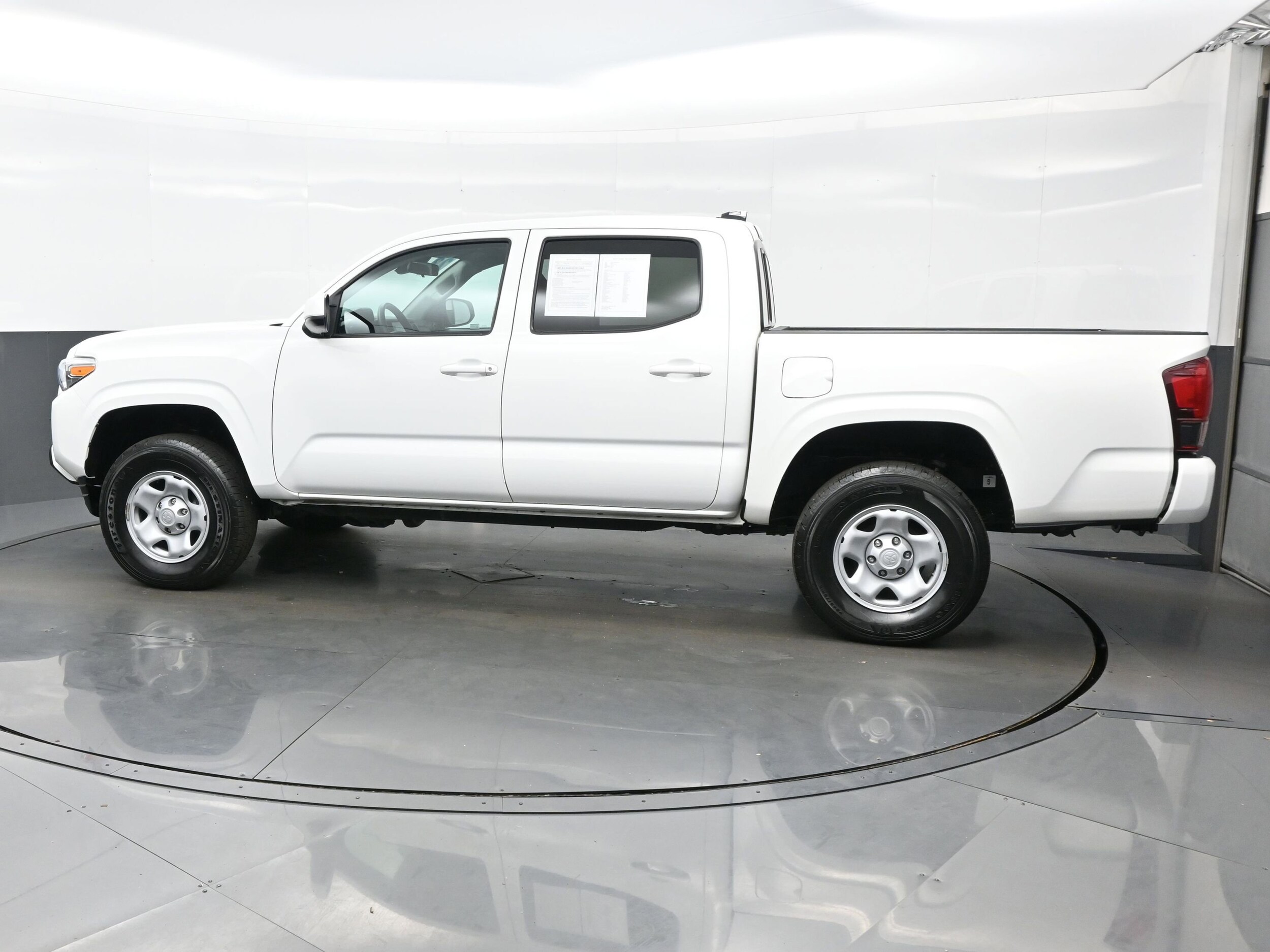 2023 Toyota Tacoma SR 4x4 V6 photo 3