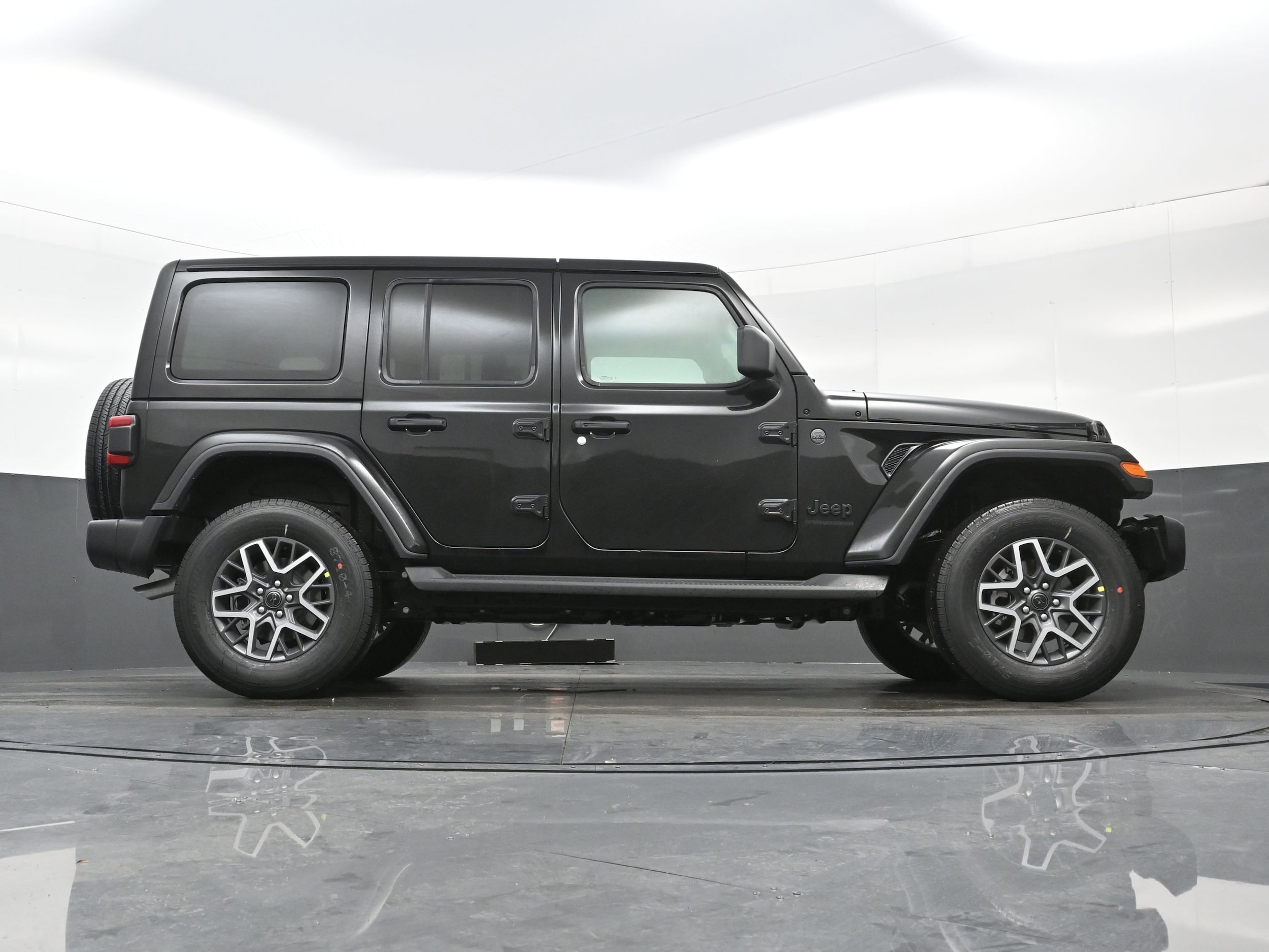 2025 Jeep Wrangler 4-Door Sahara - Photo 16