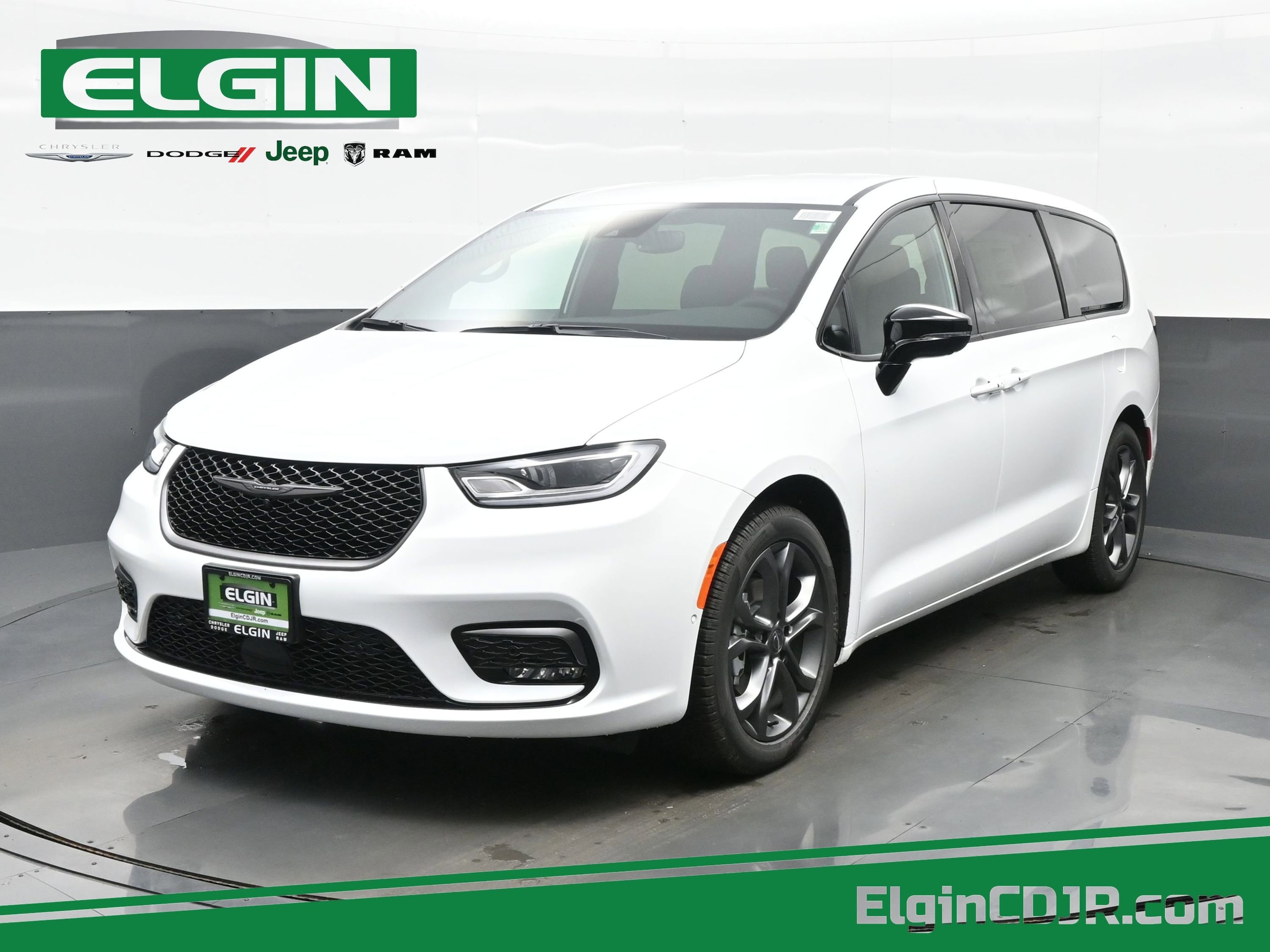 2026 Chrysler Pacifica Select's photo