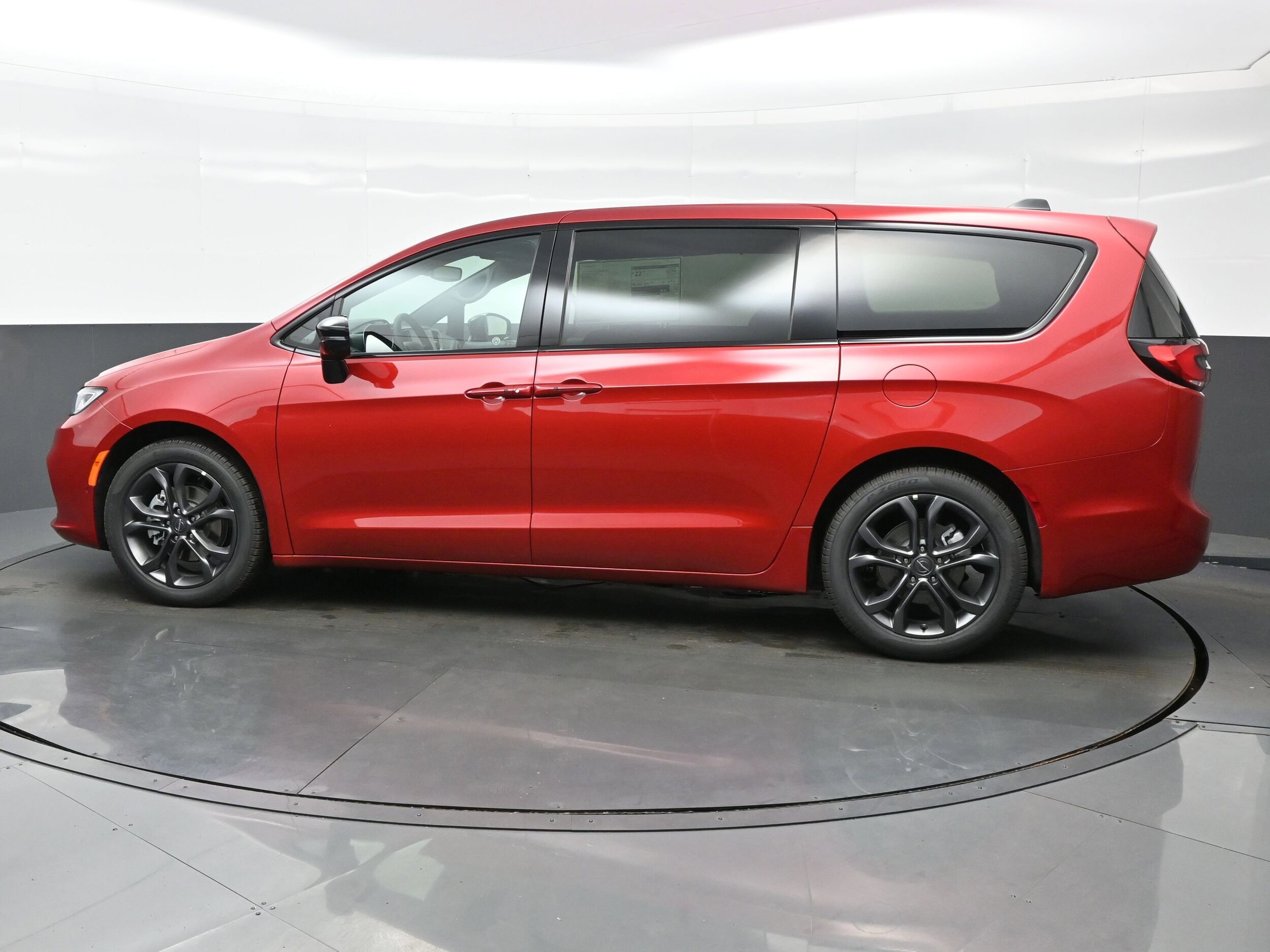 2026 Chrysler Pacifica photo 2