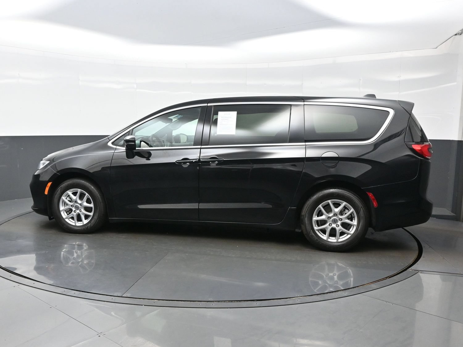 Used 2024 Chrysler Pacifica Touring Passenger Van