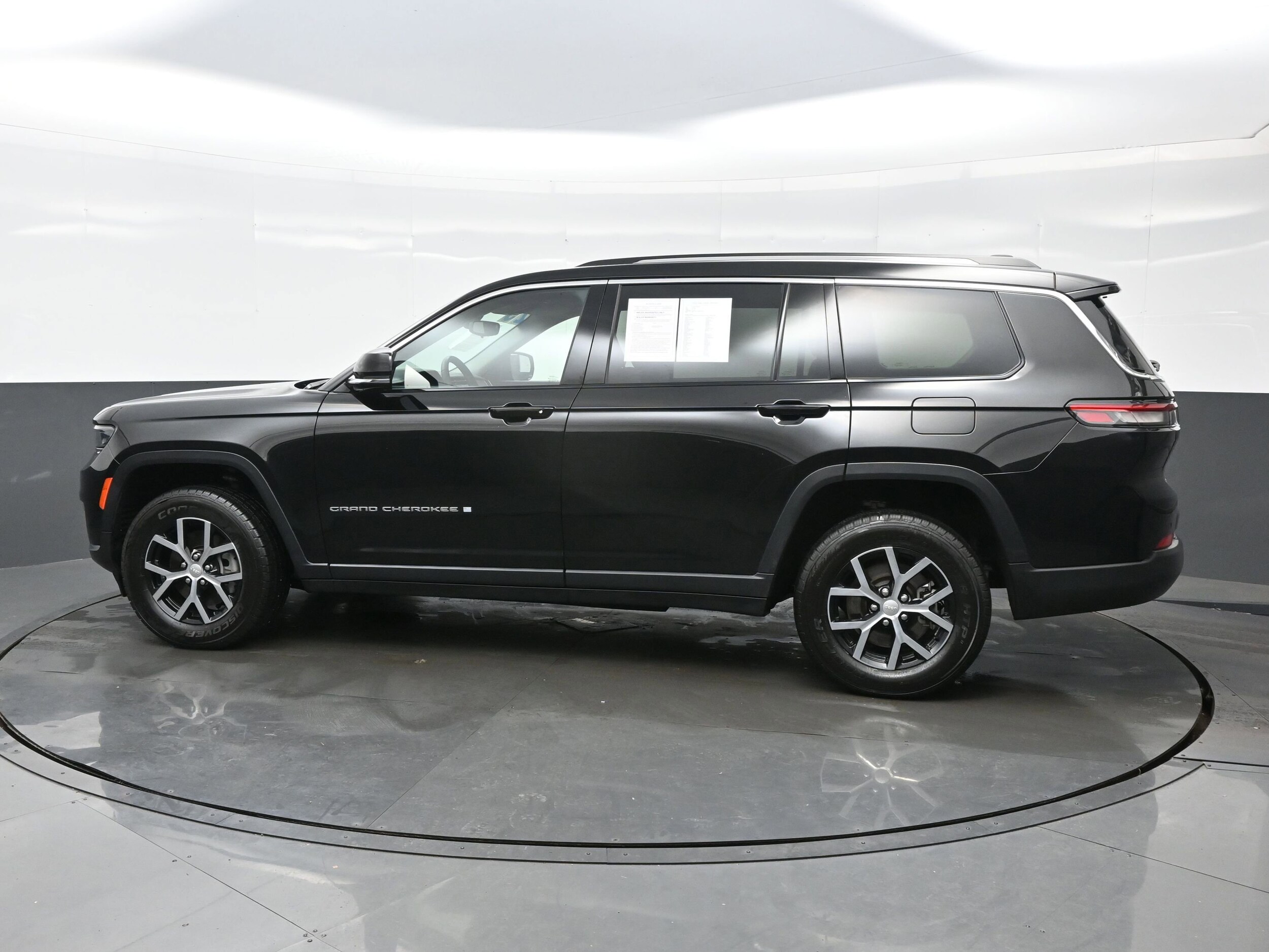 2023 Jeep Grand Cherokee Limited photo 3