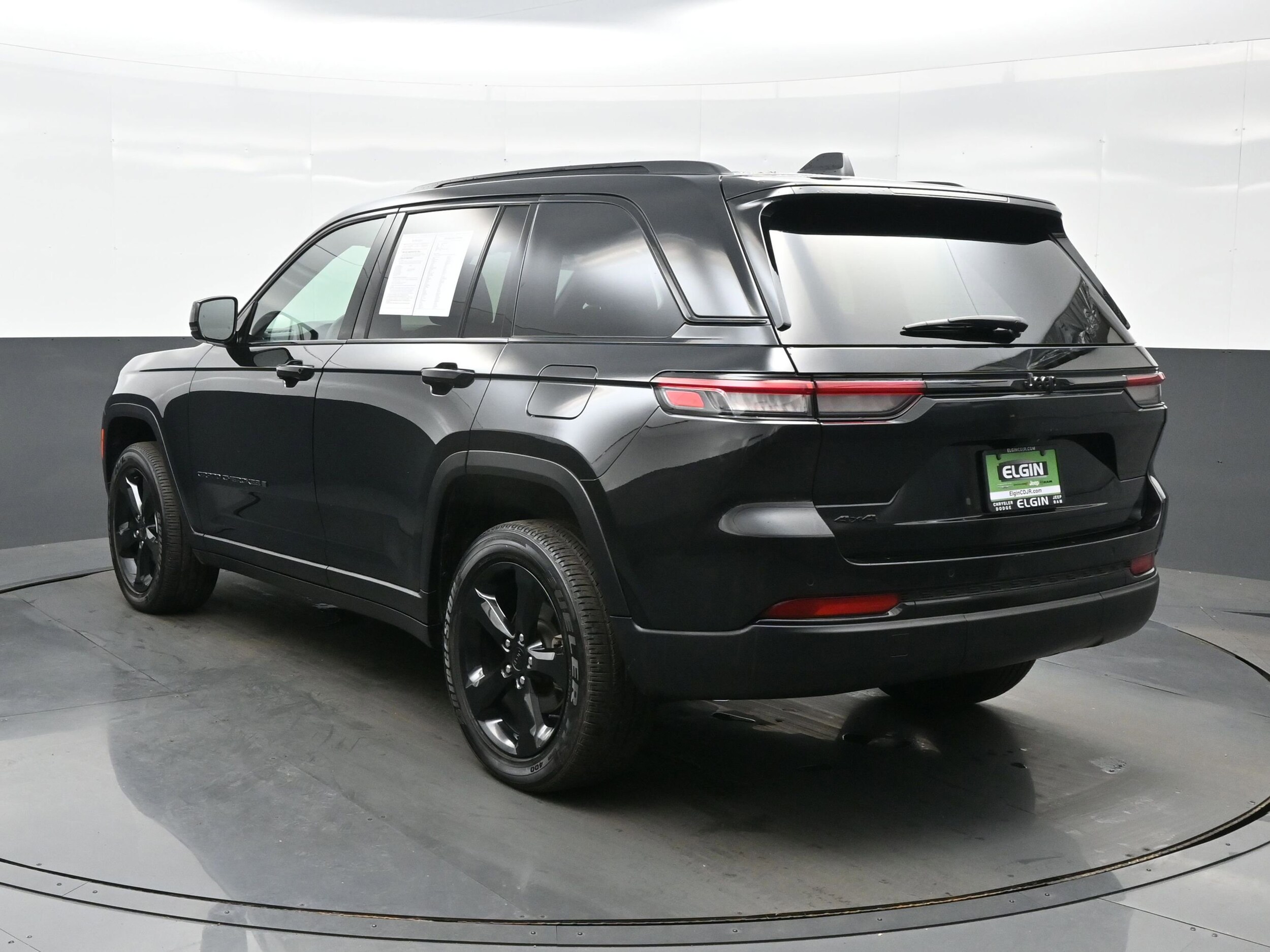 2023 Jeep Grand Cherokee Altitude photo 4