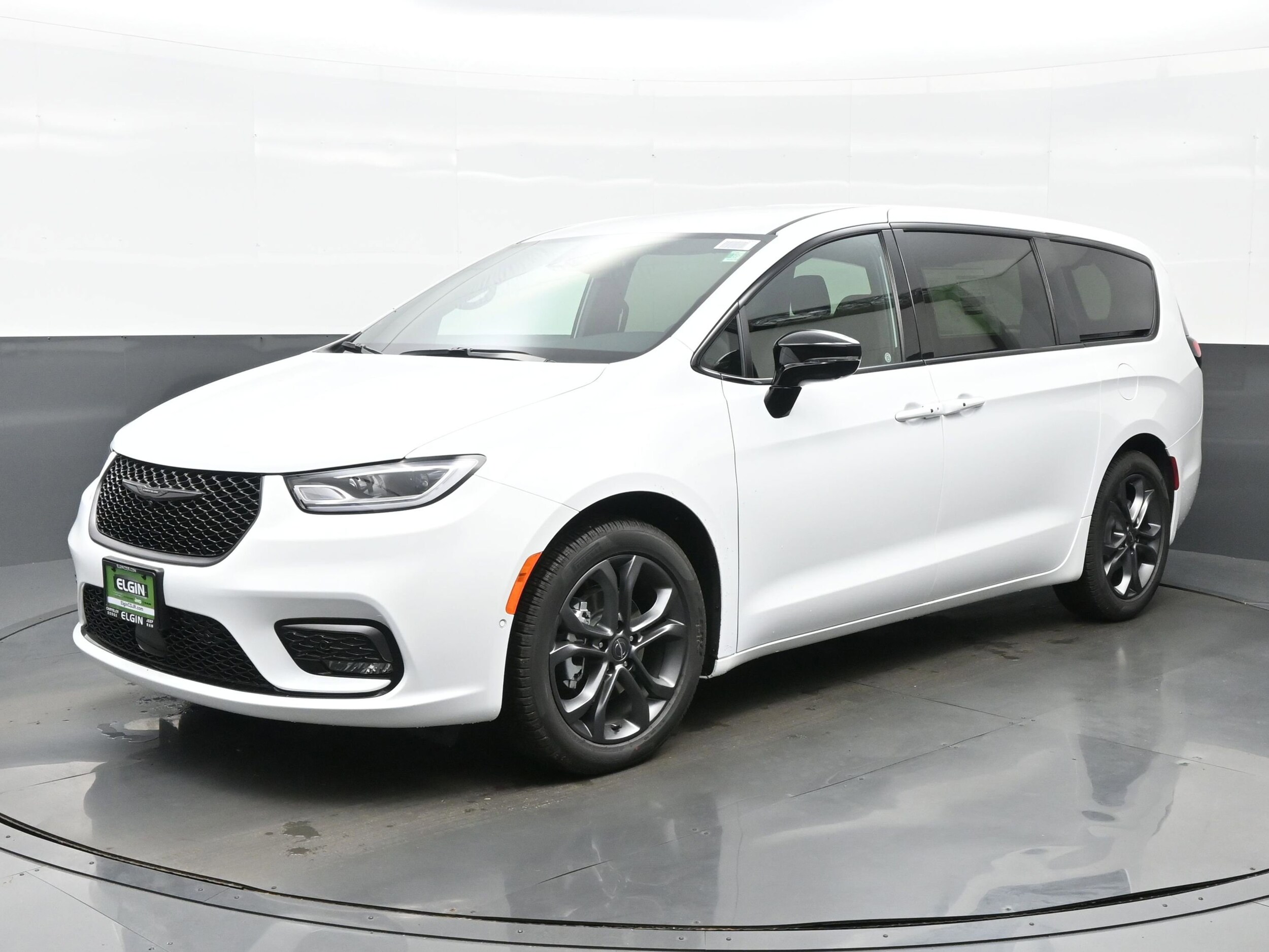 2026 Chrysler Pacifica photo 2