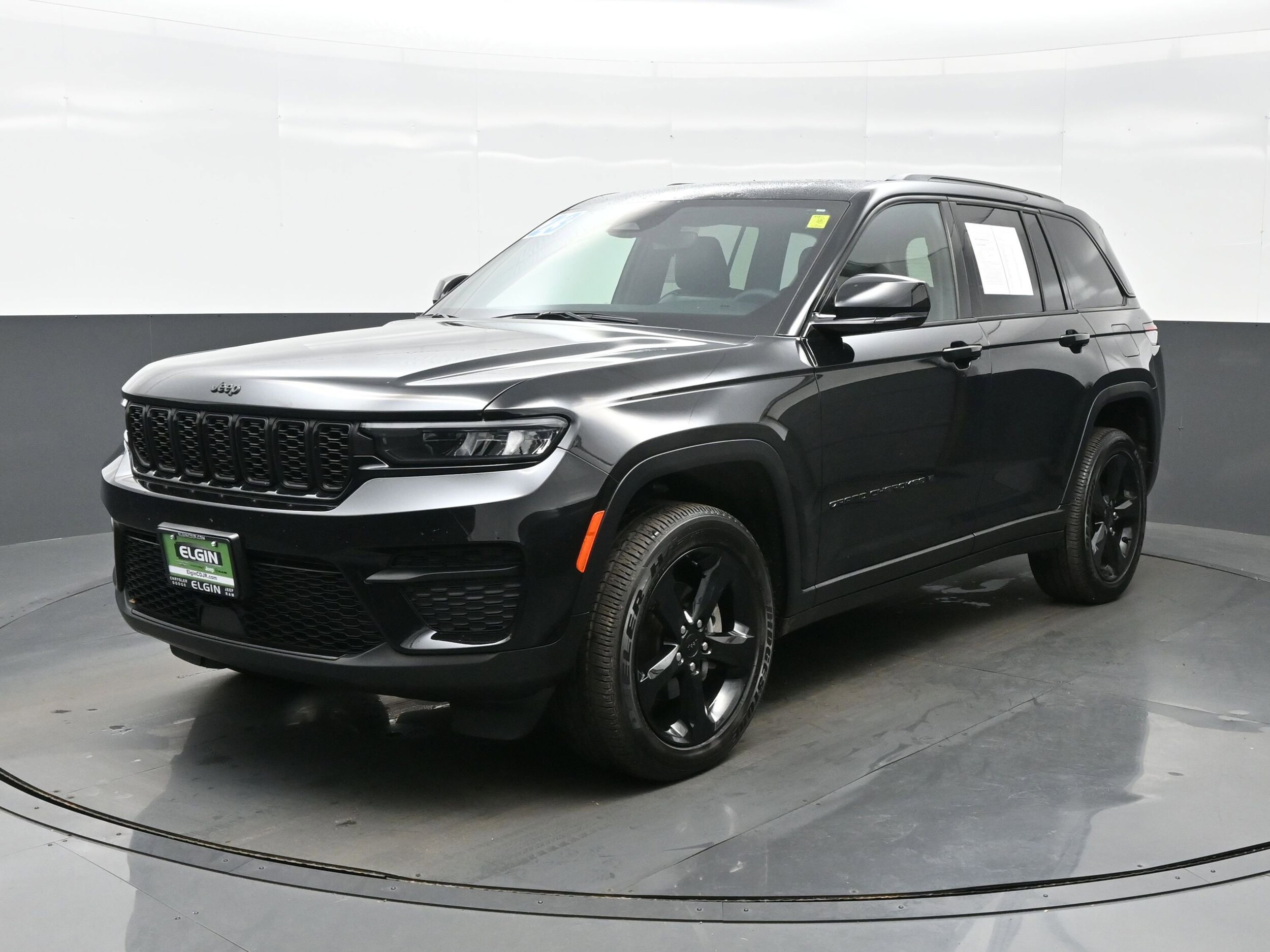 2023 Jeep Grand Cherokee Altitude photo 2