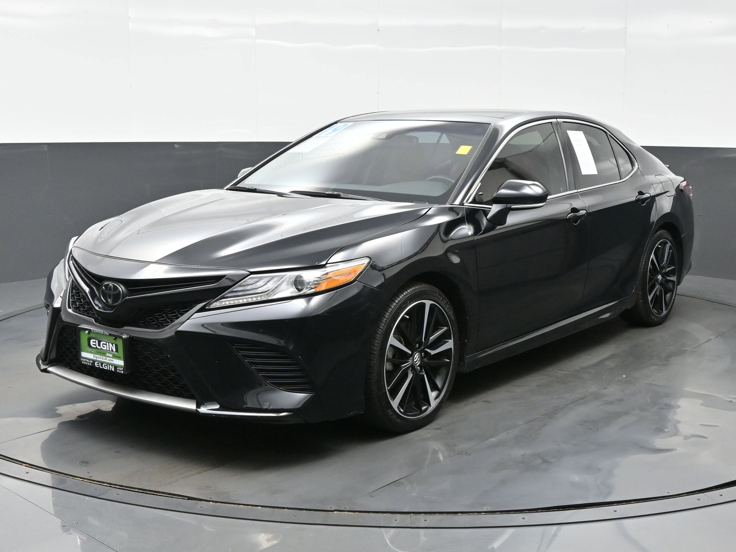 2019 Toyota Camry XSE photo 2