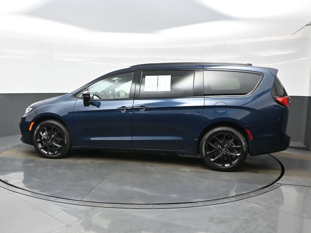 Used 2025 Chrysler Pacifica Limited Limited AWD