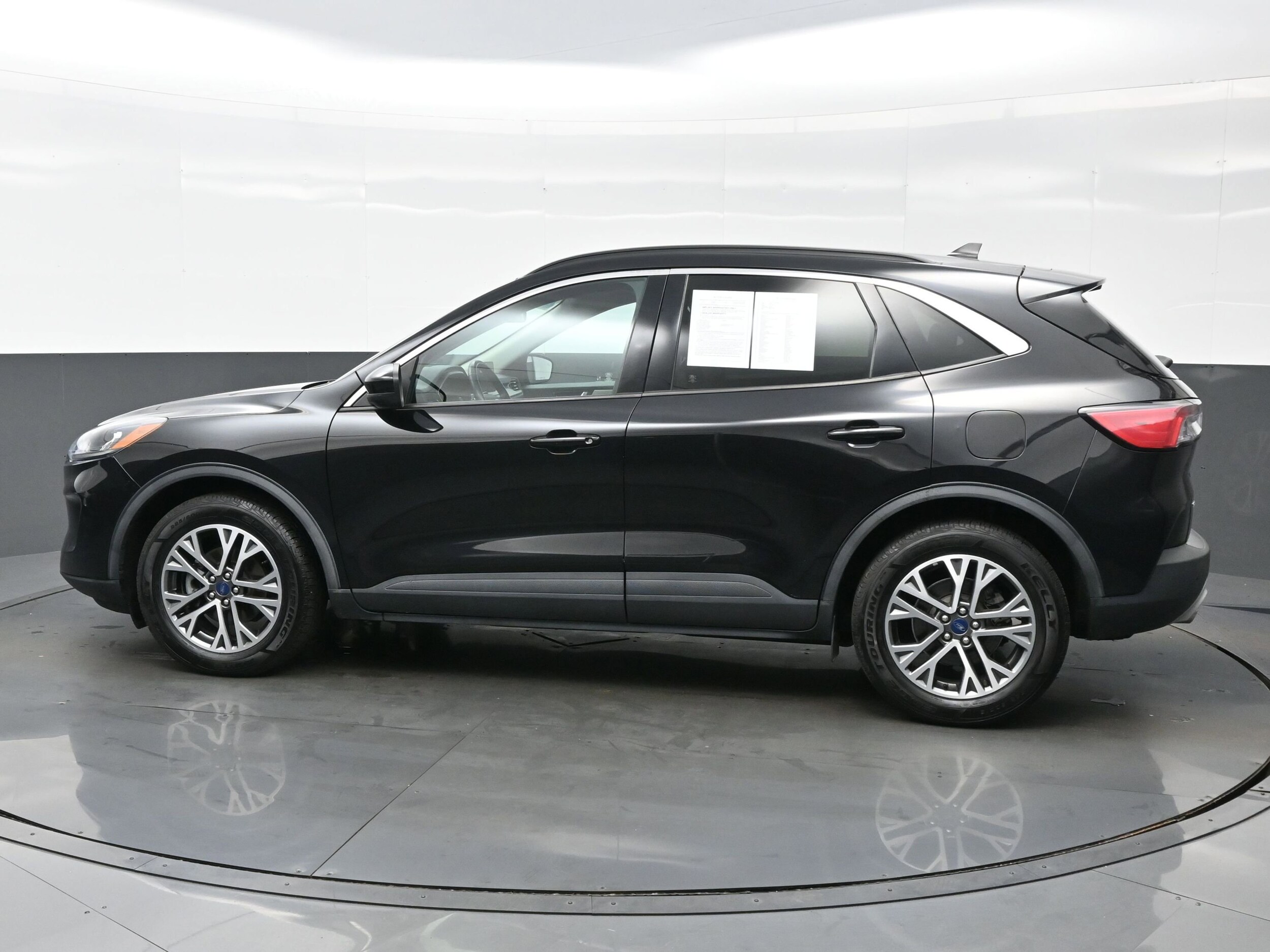 2021 Ford Escape SEL Hybrid photo 3