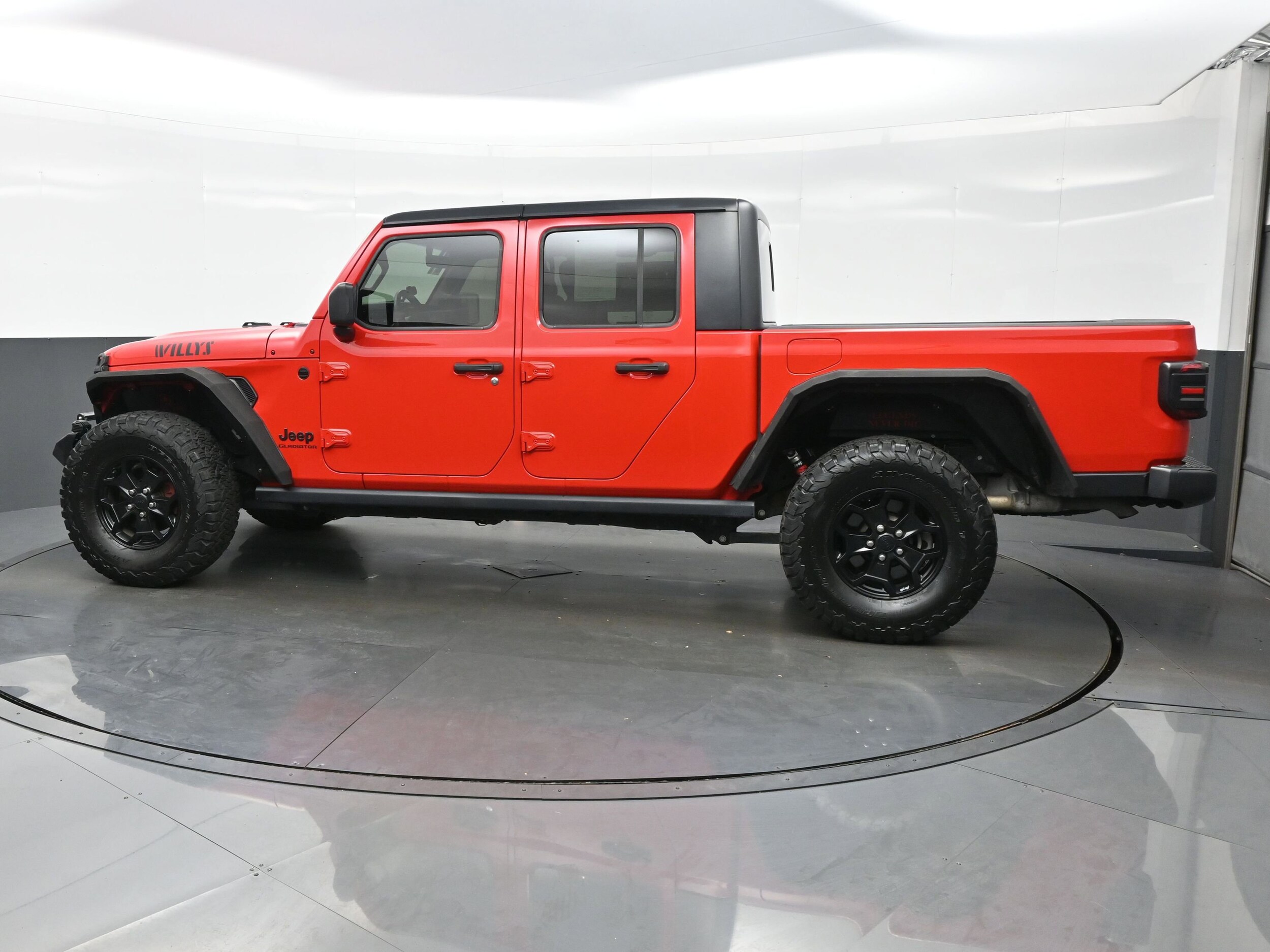 2021 Jeep Gladiator Willys photo 3
