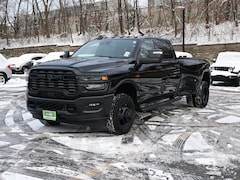 2026 Ram 3500 TRADESMAN CREW CAB 4X4 8' BOX Pickup