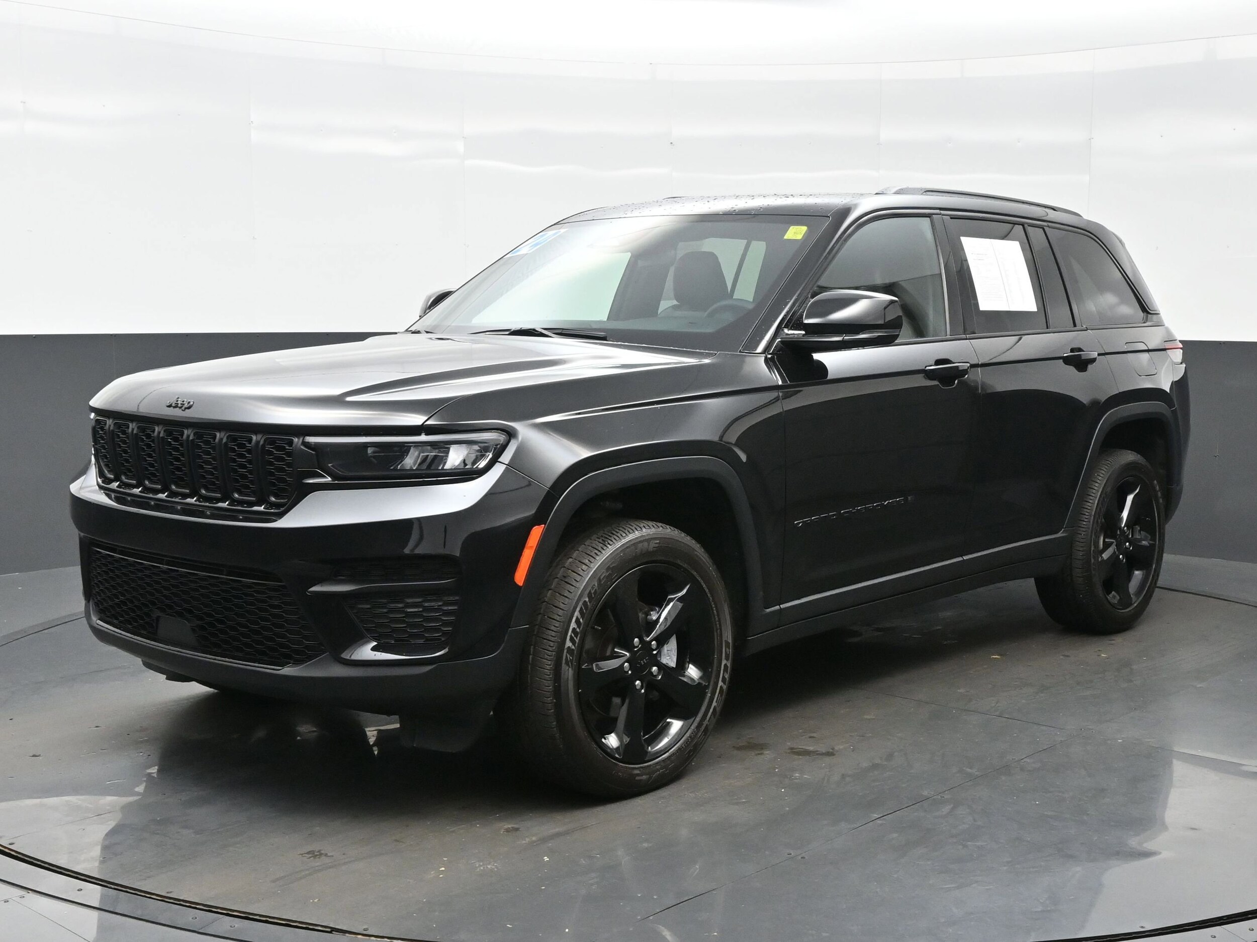 2024 Jeep Grand Cherokee Altitude photo 2