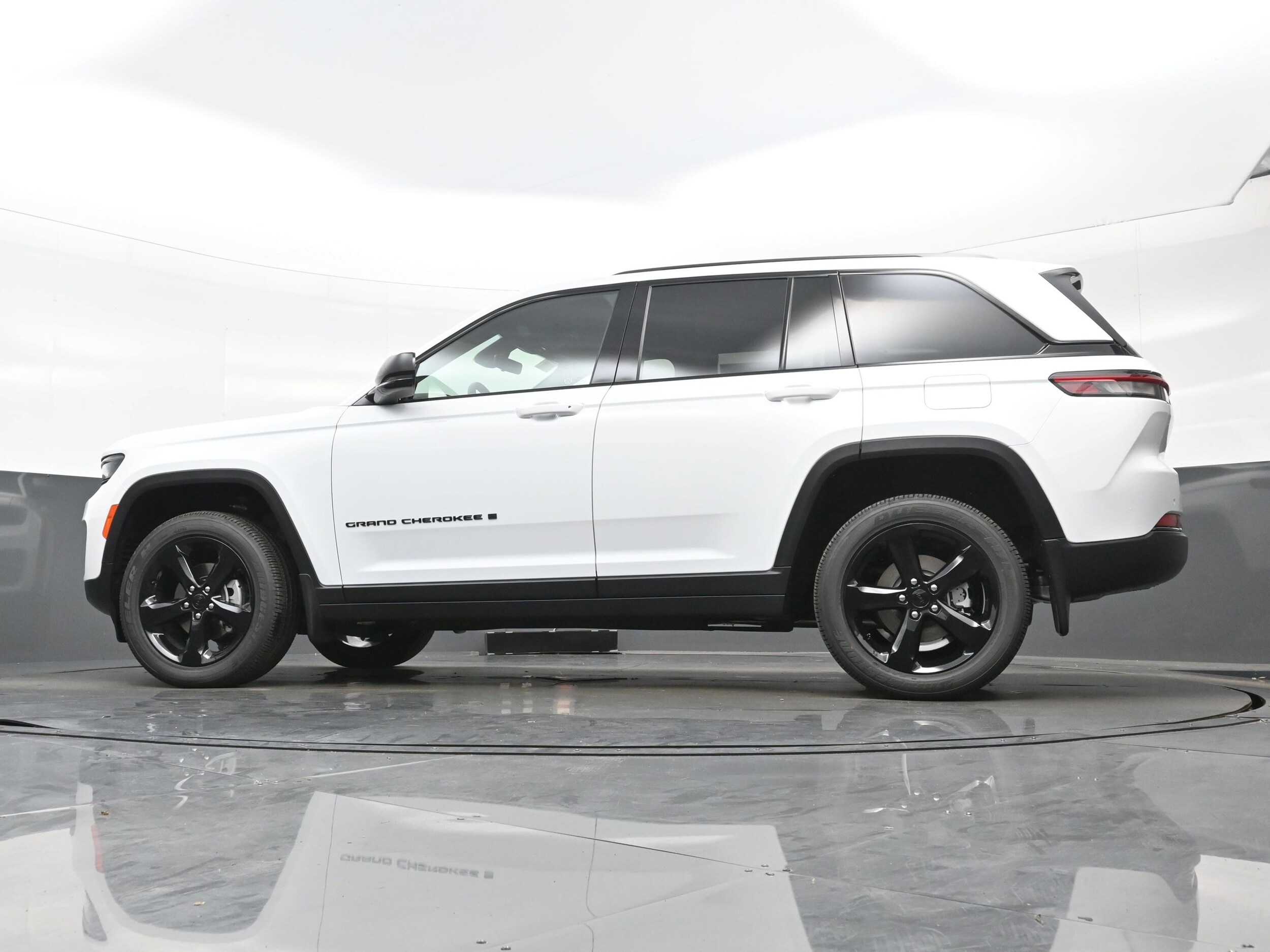 2025 Jeep Grand Cherokee Altitude - Photo 15