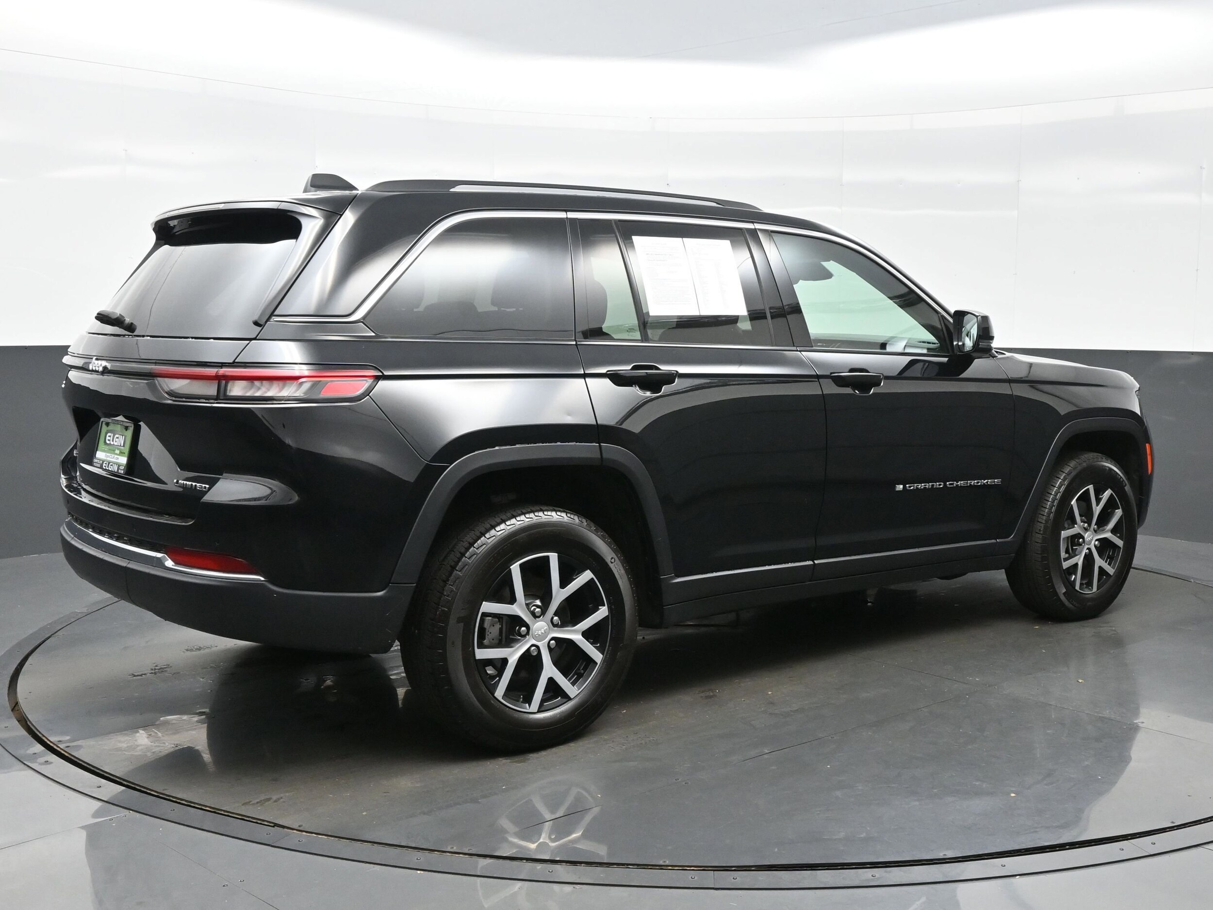 2024 Jeep Grand Cherokee Limited photo 2