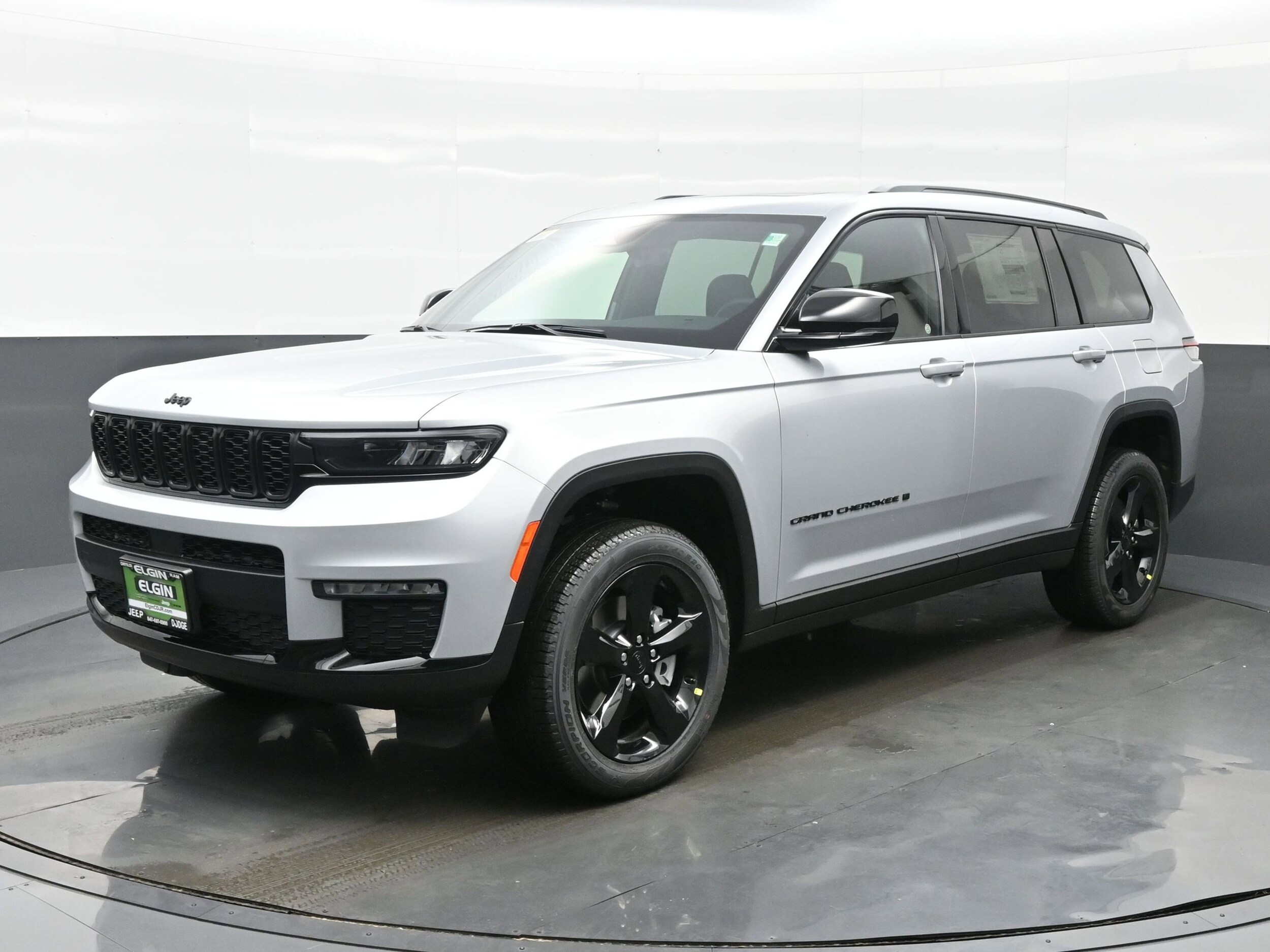 2025 Jeep Grand Cherokee Limited photo 2