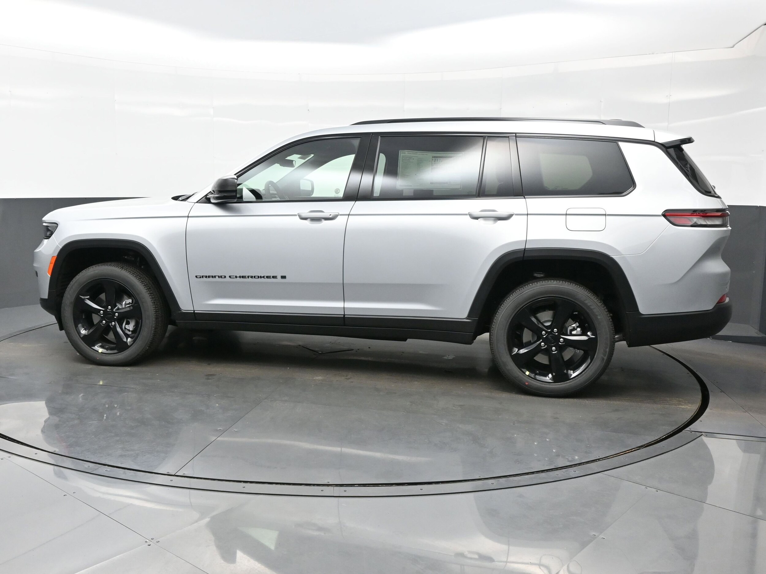 2025 Jeep Grand Cherokee Altitude X photo 3