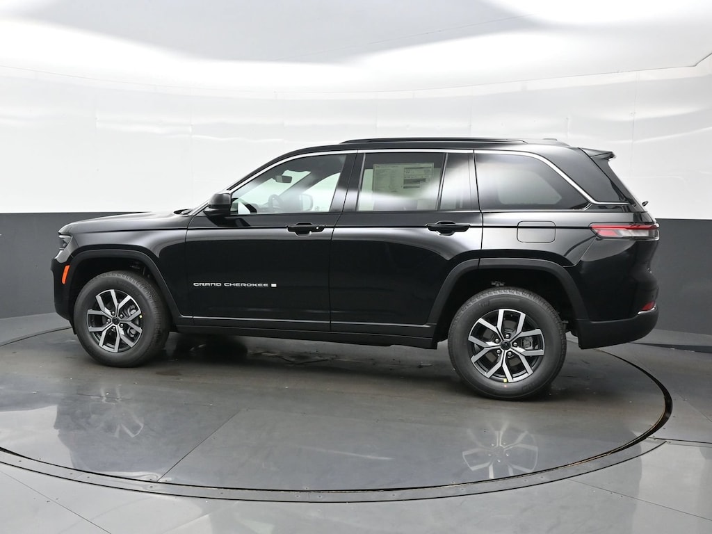 New 2027 Jeep Grand Cherokee Laredo X Sport Utility