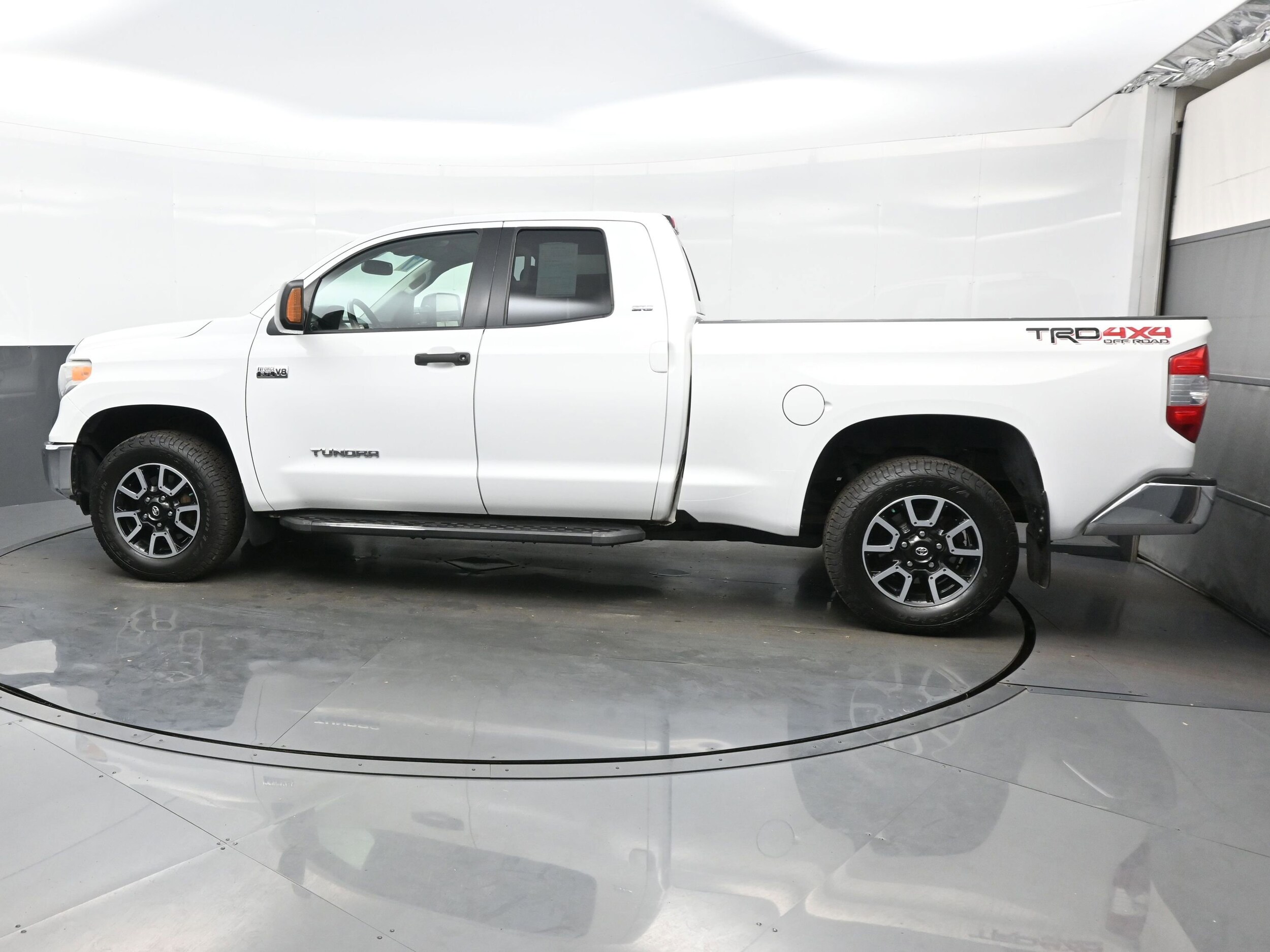2017 Toyota Tundra SR5 Double Cab photo 3