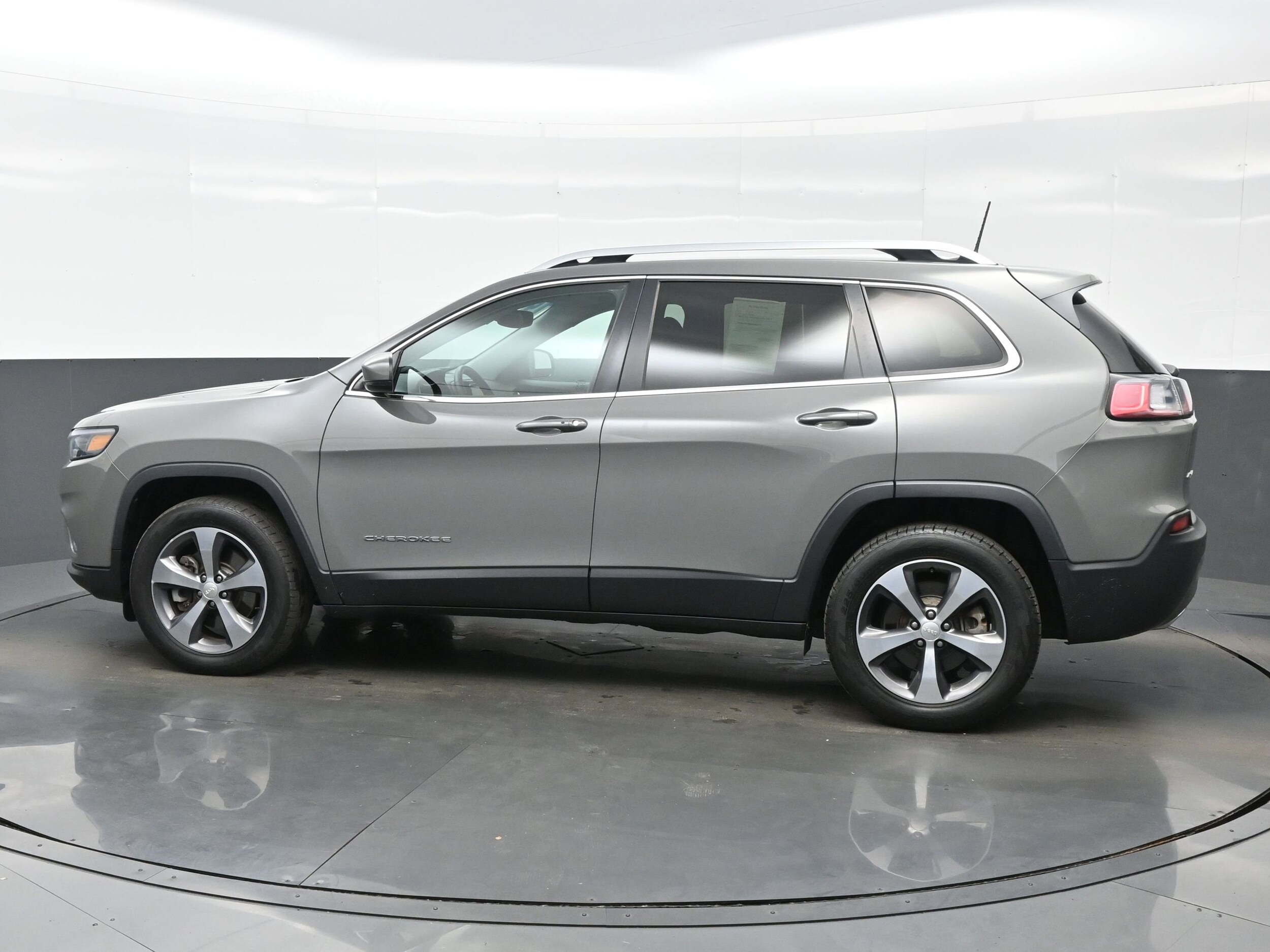 2019 Jeep Cherokee Limited photo 2