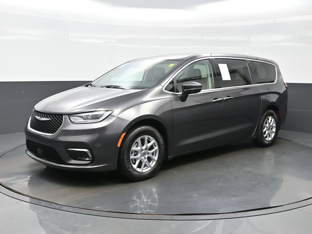 Used 2023 Chrysler Pacifica Touring L Passenger Van