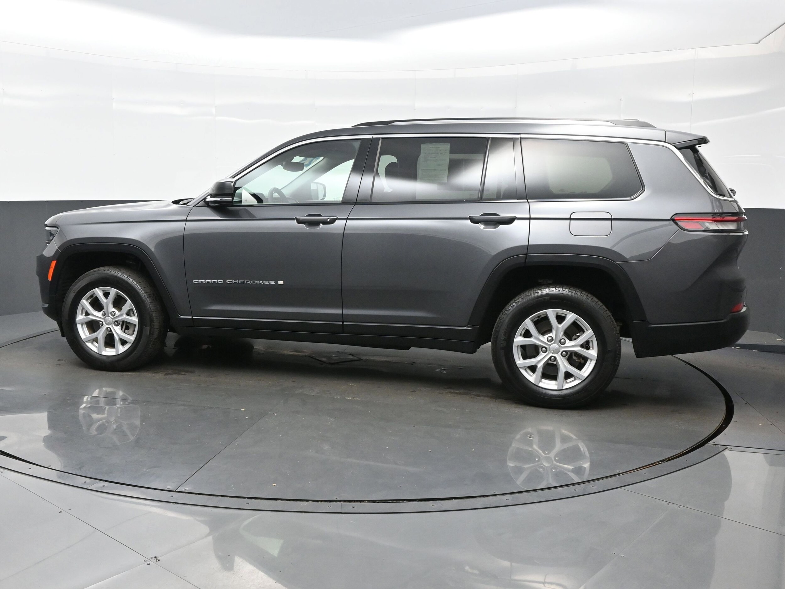 2023 Jeep Grand Cherokee Limited photo 3